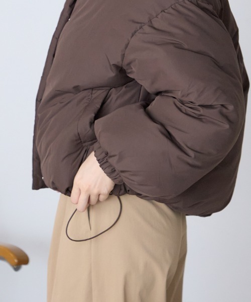 TRIANGLE PALETTE（トライアングルパレット）の「スタンドカラー中綿ブルゾン（ブルゾン・レディース・グレイッシュベージュ/ピンク/ブラック/アイボリー/ブラウン/モカ・FREE）」の11枚目の写真
