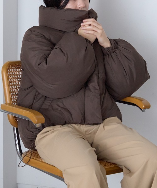 TRIANGLE PALETTE（トライアングルパレット）の「スタンドカラー中綿ブルゾン（ブルゾン・レディース・グレイッシュベージュ/ピンク/ブラック/アイボリー/ブラウン/モカ・FREE）」の9枚目の写真