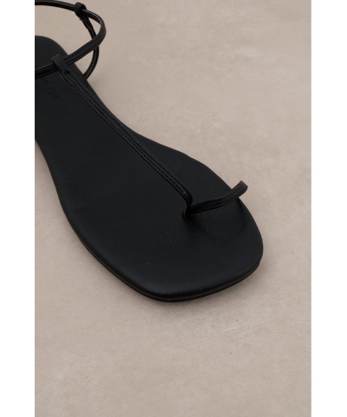 crie conforto（クリーコンフォルト）の「トングストラッピーサンダル（サンダル・レディース・アイボリー/ブラック/レッド・MEDIUM/LL/SMALL/LARGE）」の15枚目の写真