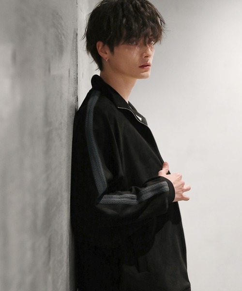 ETELIO(エテリオ)の「フェイクスウェードサイドレースデザイントラックジャケット(ブルゾン・メンズ・ワイン/アイボリー/ブラック/チャコール・L/S/M)」の13枚目の写真