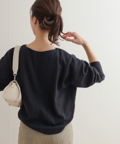 URBAN RESEARCH DOORS（アーバンリサーチドアーズ）の「Vネックドルマンプルオーバー（Tシャツ/カットソー・レディース・ネイビー/ライトカーキ/オフホワイト・MEDIUM）」の4枚目の写真