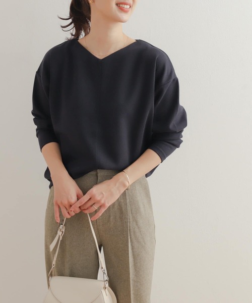 URBAN RESEARCH DOORS（アーバンリサーチドアーズ）の「Vネックドルマンプルオーバー（Tシャツ/カットソー・レディース・ネイビー/ライトカーキ/オフホワイト・MEDIUM）」の8枚目の写真