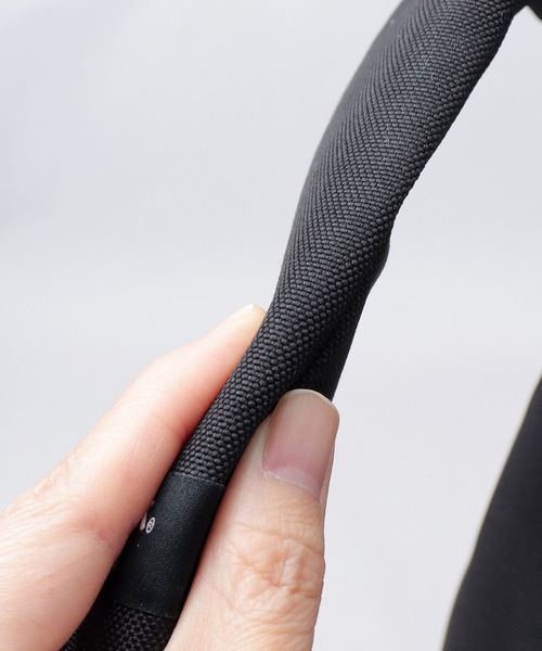 YAKPAK（ヤックパック）の「撥水ポリエステル ワンショルダー ビッグ  スリング ボディバッグ（ボディバッグ/ウエストポーチ・メンズ・ブラック・FREE）」の12枚目の写真