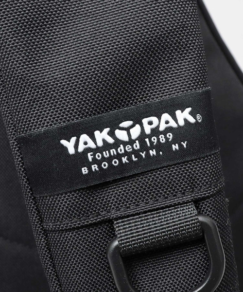YAKPAK（ヤックパック）の「撥水ポリエステル ワンショルダー ビッグ  スリング ボディバッグ（ボディバッグ/ウエストポーチ・メンズ・ブラック・FREE）」の17枚目の写真
