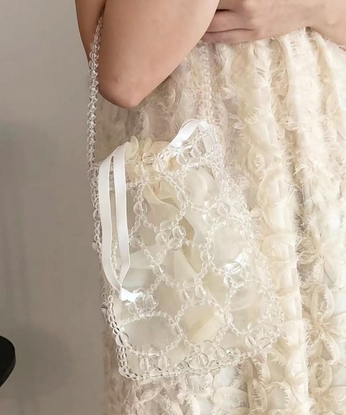 LAFFMO（ラフモ）の「ビーズ編みミニバッグ（ショルダーバッグ・レディース・ホワイト/ベージュ/グレー/ブラック・F）」の2枚目の写真