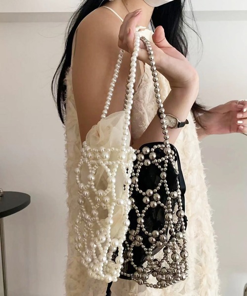 LAFFMO（ラフモ）の「ビーズ編みミニバッグ（ショルダーバッグ・レディース・ホワイト/ベージュ/グレー/ブラック・F）」の9枚目の写真