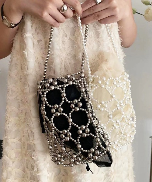 LAFFMO（ラフモ）の「ビーズ編みミニバッグ（ショルダーバッグ・レディース・ホワイト/ベージュ/グレー/ブラック・F）」の7枚目の写真