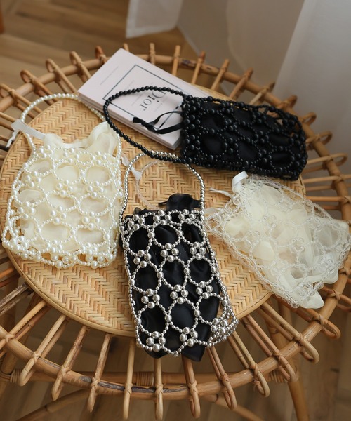 LAFFMO（ラフモ）の「ビーズ編みミニバッグ（ショルダーバッグ・レディース・ホワイト/ベージュ/グレー/ブラック・F）」の13枚目の写真