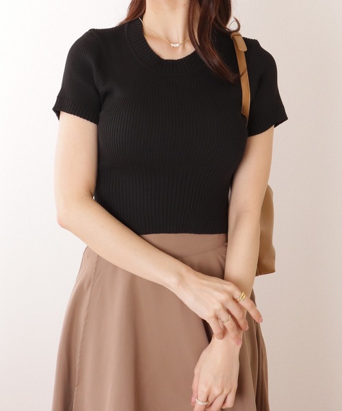 Lace Ladies(レースレディース)の「ソリッドカラー 切替 リブ 半袖 クルーネック コンパクト ニット(ニット/セーター・レディース・ブルー/ブラック/ホワイト/グリーン・FREE)」の2枚目の写真