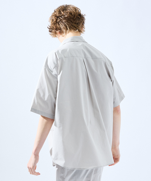 AH ABAHOUSE(エーエイチアバハウス)の「【AH ABAHOUSE / セットアップ対応】撥水 ストレッチ 半袖シャツ(シャツ/ブラウス・メンズ・グレイッシュブルー/チャコールグレー/グレイッシュベージュ/ブラック/カーキ/ライトグレー・46/48)」の3枚目の写真