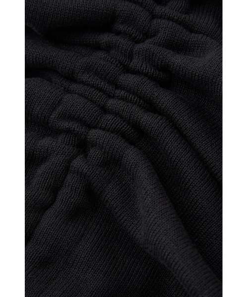 M_(エムアンダーバー)の「オーガニックコットンと再生繊維を混紡したニット 紐を絞ってギャザーを寄せるデザインのキャミソール(キャミソール・レディース・ライトベージュ/ブラック・FREE)」の19枚目の写真