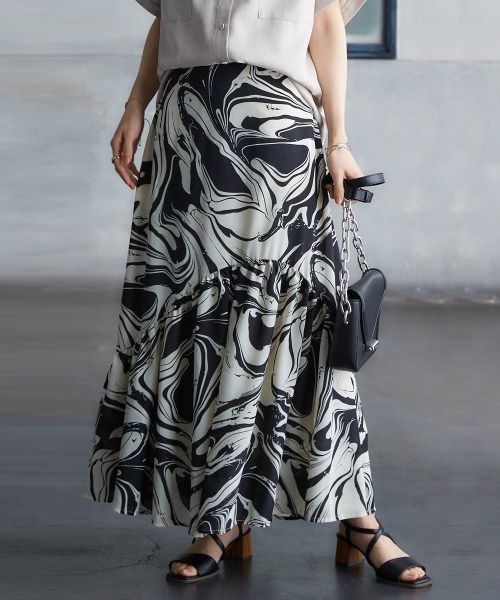 Soiunique（スワユニーク）の「総アート柄ロング丈スカート ［Soiunique］（スカート・レディース・ブラック系・M-L/L-XL）」の2枚目の写真