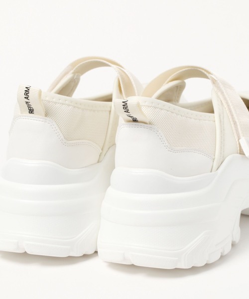 repipi armario（レピピ アルマリオ）の「ベルトスニーカー（スニーカー・キッズ・ホワイト/ブラック・SMALL/MEDIUM/LARGE）」の14枚目の写真