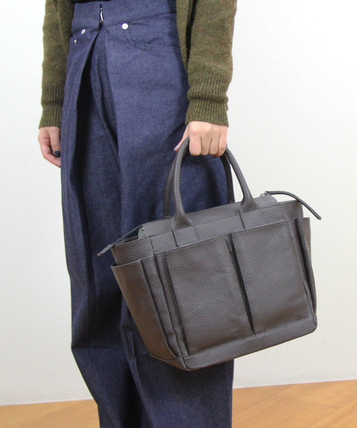 tsumori chisato CARRY(ツモリチサトキャリー)の「マットシュリンクエンボス ハンドバッグ(ハンドバッグ・レディース・ネイビー/ブラック/その他/ブラウン・FREE)」の1枚目の写真