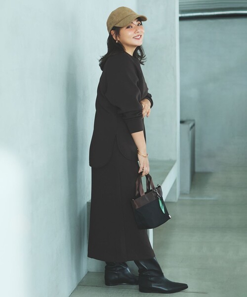 UNFILO（アンフィーロ）の「【野呂佳代さん着用/新色追加】BEAUTY FORM JERSEY Iラインスカート（スカート・レディース・アイボリー系/グレー系/ライトグレー系/ブラック系/イエロー系/ダークブラウン系/ベージュ系/ネイビー系・X-SMALL/SMALL/MEDIUM/MT/LARGE/LT）」の4枚目の写真