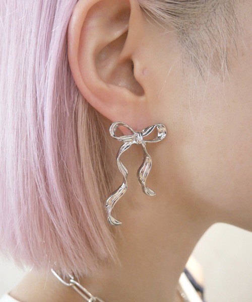 amplis(アンプリス)の「リボンピアス/fammu pierce(ピアス(両耳用)・レディース・シルバー/ゴールド・FREE)」の2枚目の写真