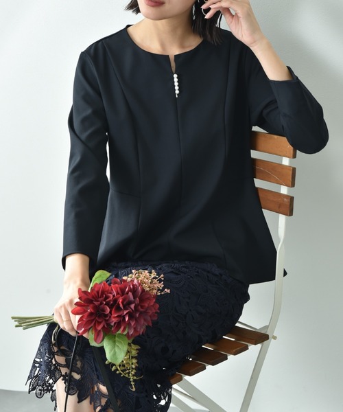 INTERPLANET（インタープラネット）の「【UV・ウォッシャブル・接触冷感】ストレッチツイルパールピン付ブラウス（シャツ/ブラウス・レディース・ネイビー/ベージュ/ブラック・FREE）」の3枚目の写真