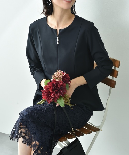 INTERPLANET（インタープラネット）の「【UV・ウォッシャブル・接触冷感】ストレッチツイルパールピン付ブラウス（シャツ/ブラウス・レディース・ネイビー/ベージュ/ブラック・FREE）」の12枚目の写真