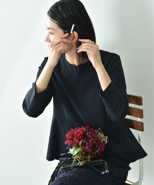 INTERPLANET（インタープラネット）の「【UV・ウォッシャブル・接触冷感】ストレッチツイルパールピン付ブラウス（シャツ/ブラウス・レディース・ネイビー/ベージュ/ブラック・FREE）」の14枚目の写真