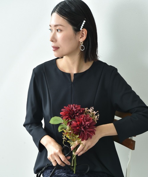 INTERPLANET（インタープラネット）の「【UV・ウォッシャブル・接触冷感】ストレッチツイルパールピン付ブラウス（シャツ/ブラウス・レディース・ネイビー/ベージュ/ブラック・FREE）」の15枚目の写真