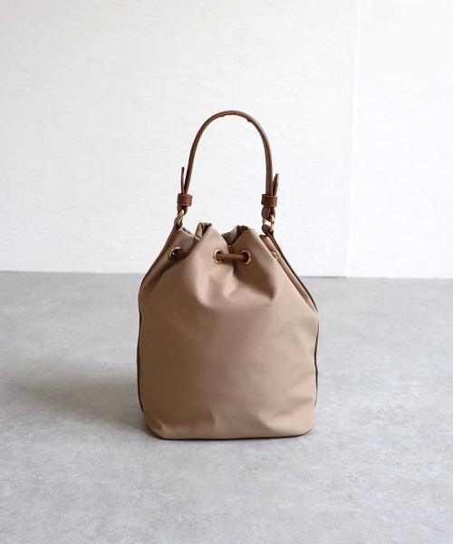 MIAN (ミアン)の「CLEMATIS/巾着ショルダーバッグ(ショルダーバッグ・レディース・ブラック/ホワイト/グレイッシュベージュ/ミント・FREE)」の6枚目の写真