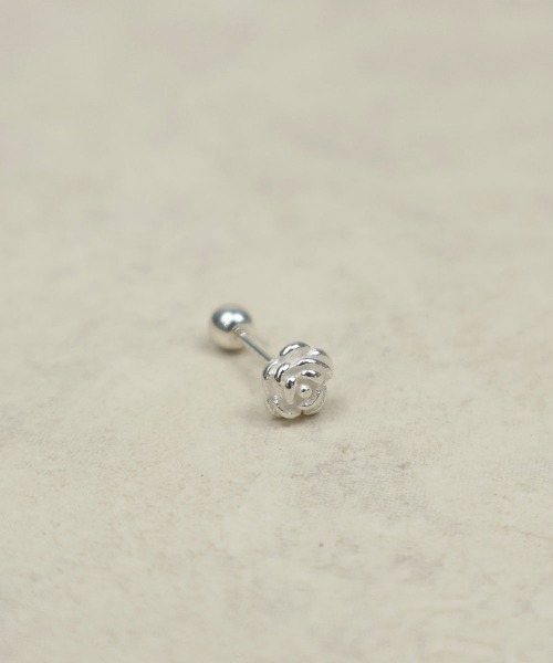 CEMONEMO(セモネモ)の「【金属アレルギー対応】 ローズ ポイントピアス(片耳用) / silver925(ピアス(片耳用)・レディース・シルバー/ゴールド・FREE)」の4枚目の写真