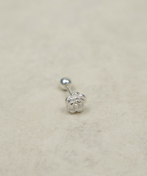 CEMONEMO(セモネモ)の「【金属アレルギー対応】 ローズ ポイントピアス(片耳用) / silver925(ピアス(片耳用)・レディース・シルバー/ゴールド・FREE)」の5枚目の写真