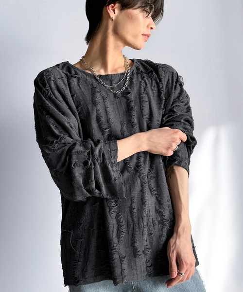 classicalelf(クラシカルエルフ)の「グランジを楽しむ旬スタイル。ダメージ加工ビッグシルエットジャカードカットソーTシャツ(長袖)(Tシャツ/カットソー・メンズ・チャコール/ブラック・MEDIUM/LARGE/X-LARGE/SMALL)」の4枚目の写真