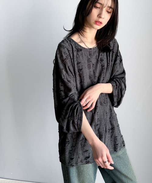classicalelf(クラシカルエルフ)の「グランジを楽しむ旬スタイル。ダメージ加工ビッグシルエットジャカードカットソーTシャツ(長袖)(Tシャツ/カットソー・メンズ・チャコール/ブラック・MEDIUM/LARGE/X-LARGE/SMALL)」の22枚目の写真