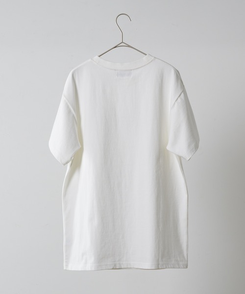 FEKETE（フェケテ）の「RHINESTONE fekete TEE / ラインストーンfeketeロゴTシャツ（Tシャツ/カットソー・レディース・ホワイト/ネイビー・SMALL/MEDIUM/LARGE）」の5枚目の写真