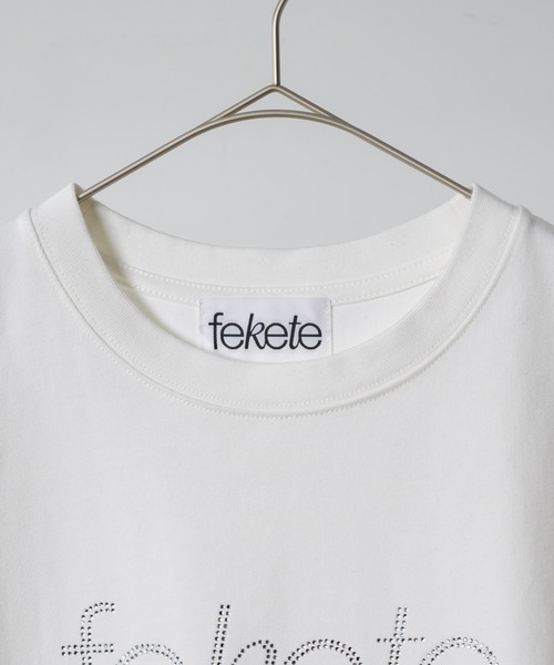 FEKETE（フェケテ）の「RHINESTONE fekete TEE / ラインストーンfeketeロゴTシャツ（Tシャツ/カットソー・レディース・ホワイト/ネイビー・SMALL/MEDIUM/LARGE）」の6枚目の写真
