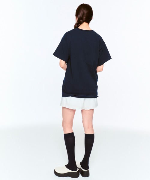 FEKETE（フェケテ）の「RHINESTONE fekete TEE / ラインストーンfeketeロゴTシャツ（Tシャツ/カットソー・レディース・ホワイト/ネイビー・SMALL/MEDIUM/LARGE）」の15枚目の写真