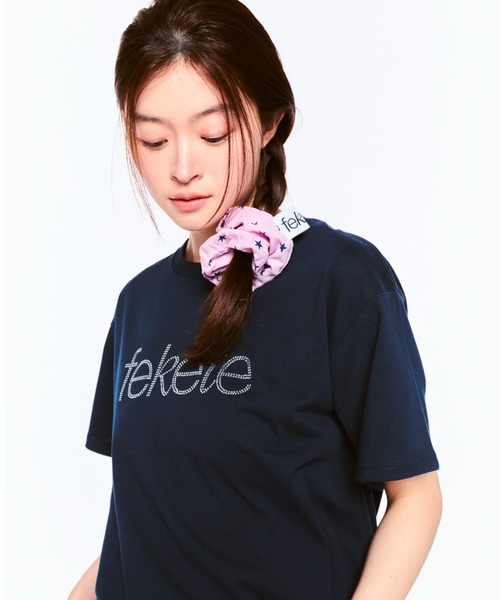 FEKETE（フェケテ）の「RHINESTONE fekete TEE / ラインストーンfeketeロゴTシャツ（Tシャツ/カットソー・レディース・ホワイト/ネイビー・SMALL/MEDIUM/LARGE）」の22枚目の写真