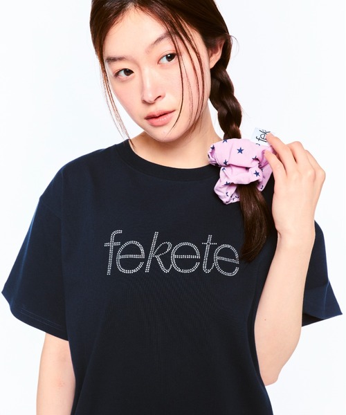 FEKETE（フェケテ）の「RHINESTONE fekete TEE / ラインストーンfeketeロゴTシャツ（Tシャツ/カットソー・レディース・ホワイト/ネイビー・SMALL/MEDIUM/LARGE）」の19枚目の写真