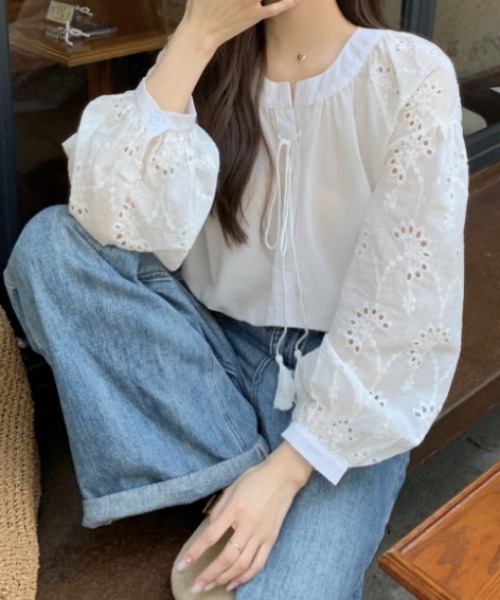 Teem Store(チームストア)の「袖スカラップバルーンスリーブフラワーリボンブラウス(シャツ/ブラウス・レディース・ホワイト・M/L)」の4枚目の写真