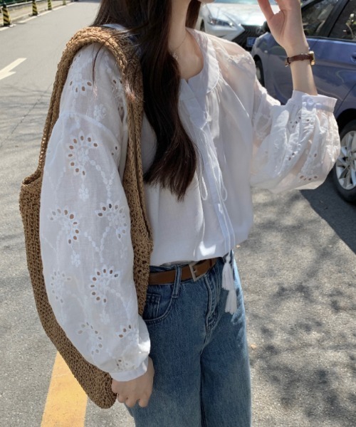 Teem Store(チームストア)の「袖スカラップバルーンスリーブフラワーリボンブラウス(シャツ/ブラウス・レディース・ホワイト・M/L)」の5枚目の写真
