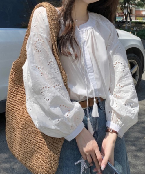 Teem Store(チームストア)の「袖スカラップバルーンスリーブフラワーリボンブラウス(シャツ/ブラウス・レディース・ホワイト・M/L)」の6枚目の写真