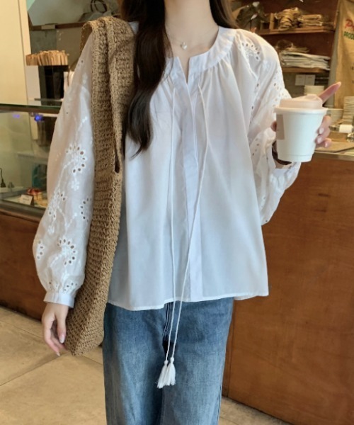 Teem Store(チームストア)の「袖スカラップバルーンスリーブフラワーリボンブラウス(シャツ/ブラウス・レディース・ホワイト・M/L)」の7枚目の写真