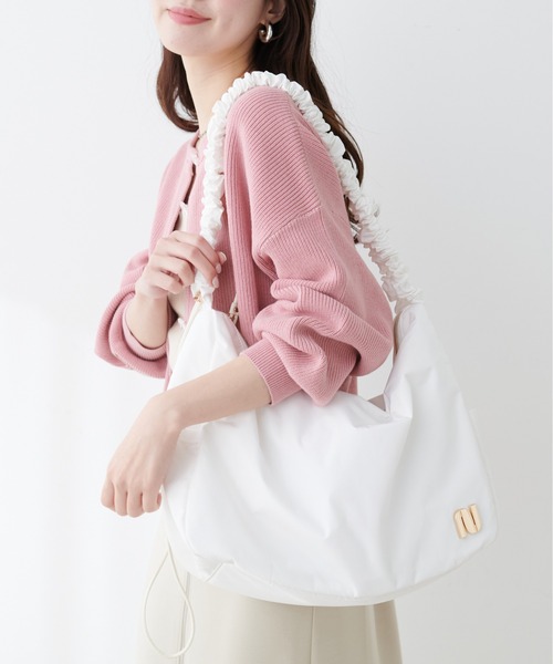 natural couture(ナチュラルクチュール)の「ギャザーナイロンショルダーBAG(ショルダーバッグ・レディース・チャコールグレー/オフホワイト/ブルーグレー・FREE)」の1枚目の写真
