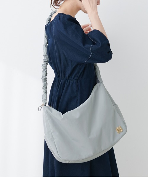 natural couture(ナチュラルクチュール)の「ギャザーナイロンショルダーBAG(ショルダーバッグ・レディース・チャコールグレー/オフホワイト/ブルーグレー・FREE)」の13枚目の写真