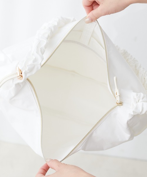 natural couture(ナチュラルクチュール)の「ギャザーナイロンショルダーBAG(ショルダーバッグ・レディース・チャコールグレー/オフホワイト/ブルーグレー・FREE)」の15枚目の写真