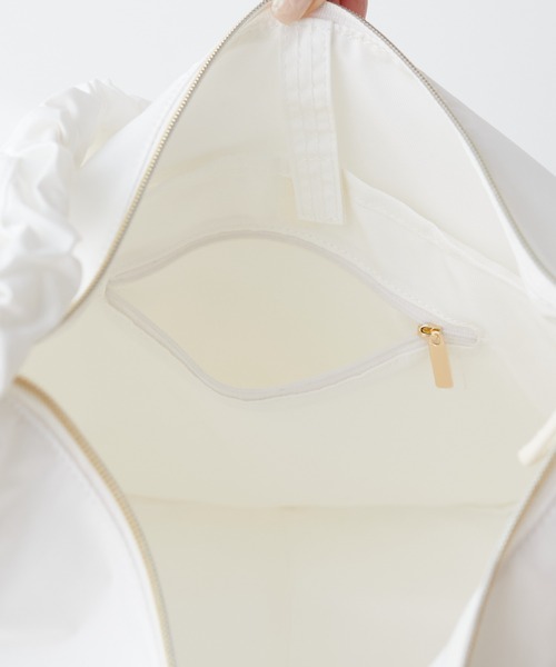natural couture(ナチュラルクチュール)の「ギャザーナイロンショルダーBAG(ショルダーバッグ・レディース・チャコールグレー/オフホワイト/ブルーグレー・FREE)」の17枚目の写真