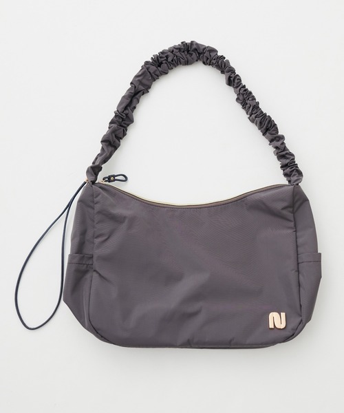natural couture(ナチュラルクチュール)の「ギャザーナイロンショルダーBAG(ショルダーバッグ・レディース・チャコールグレー/オフホワイト/ブルーグレー・FREE)」の10枚目の写真