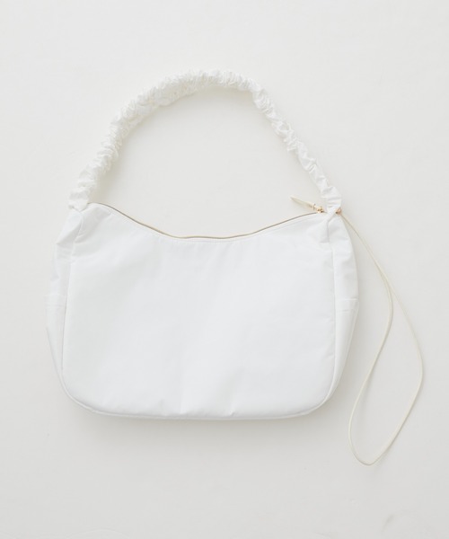 natural couture(ナチュラルクチュール)の「ギャザーナイロンショルダーBAG(ショルダーバッグ・レディース・チャコールグレー/オフホワイト/ブルーグレー・FREE)」の22枚目の写真
