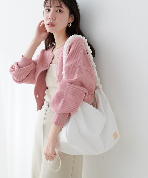 natural couture(ナチュラルクチュール)の「ギャザーナイロンショルダーBAG(ショルダーバッグ・レディース・チャコールグレー/オフホワイト/ブルーグレー・FREE)」の4枚目の写真