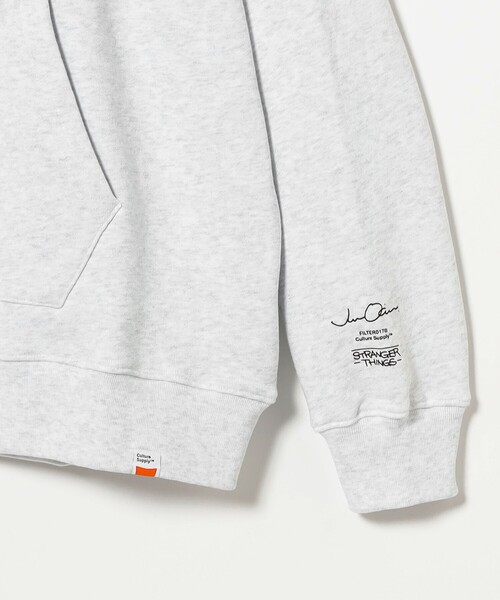 BEAMS T（ビームスティー）の「Stranger Things / Hellfire Sweat Hoody（パーカー・メンズ・オフホワイト/ブラック・L/M/S）」の6枚目の写真