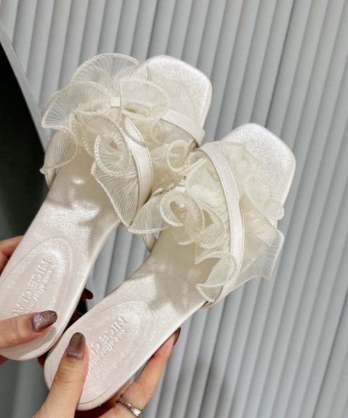 one after another NICE CLAUP（ワンアフターアナザーナイスクラップ）の「【WEB限定】オーガンジーフリルフラットサンダル（サンダル・レディース・ブラック/アイボリー/ゴールド・L/M/S）」の5枚目の写真