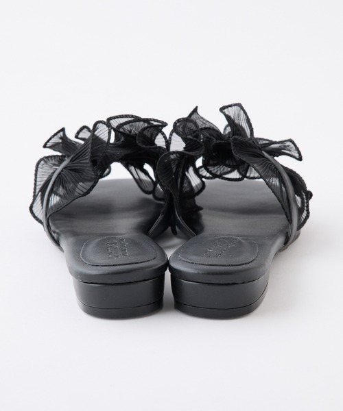 one after another NICE CLAUP（ワンアフターアナザーナイスクラップ）の「【WEB限定】オーガンジーフリルフラットサンダル（サンダル・レディース・ブラック/アイボリー/ゴールド・L/M/S）」の10枚目の写真