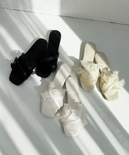 one after another NICE CLAUP（ワンアフターアナザーナイスクラップ）の「【WEB限定】オーガンジーフリルフラットサンダル（サンダル・レディース・ブラック/アイボリー/ゴールド・L/M/S）」の15枚目の写真