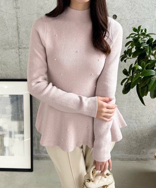 CLEAR BASIC（クリアベーシック）の「パール付きペプラムニットトップス[オフィスカジュアル フェミニン 上品]≪再入荷≫（ニット/セーター・レディース・ピンク/ライトグレー/サックスブルー/アイボリー・F）」の4枚目の写真